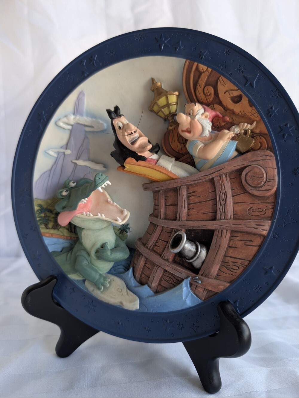 Disney Peter Pan Its The Croc Tic Toc 3D Sculpted Plate Limited Edition Boxed